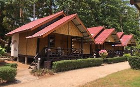 มูนวอล์ค ลันตา รีสอร์ท